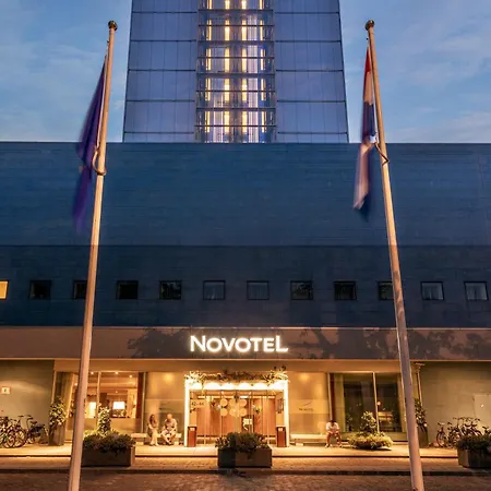 Hotel Novotel World Forum 4*