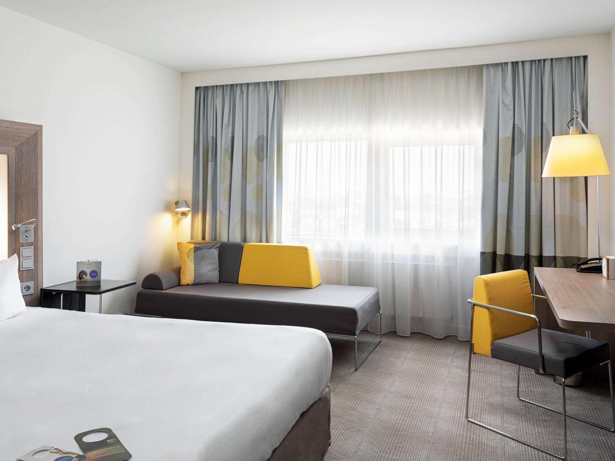 Hotel Novotel World Forum 4*