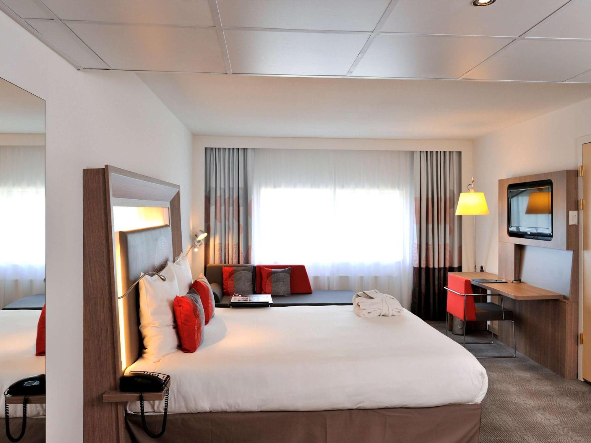 Novotel World Forum Hotel 4*