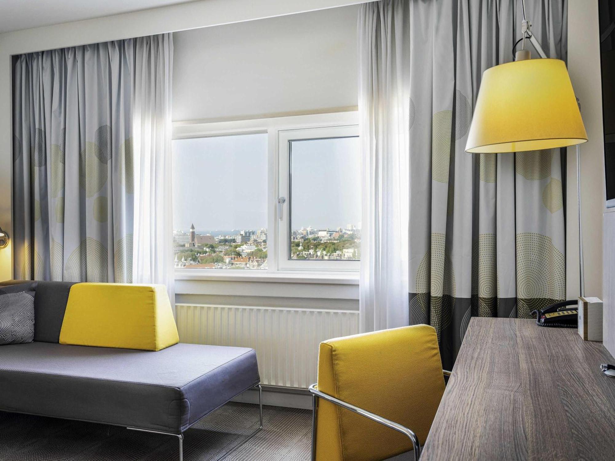 Hotel Novotel World Forum 4*